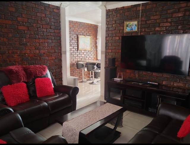 3 BEDROOM HOUSE FOR SALE IN SEBOKENG ZONE 10